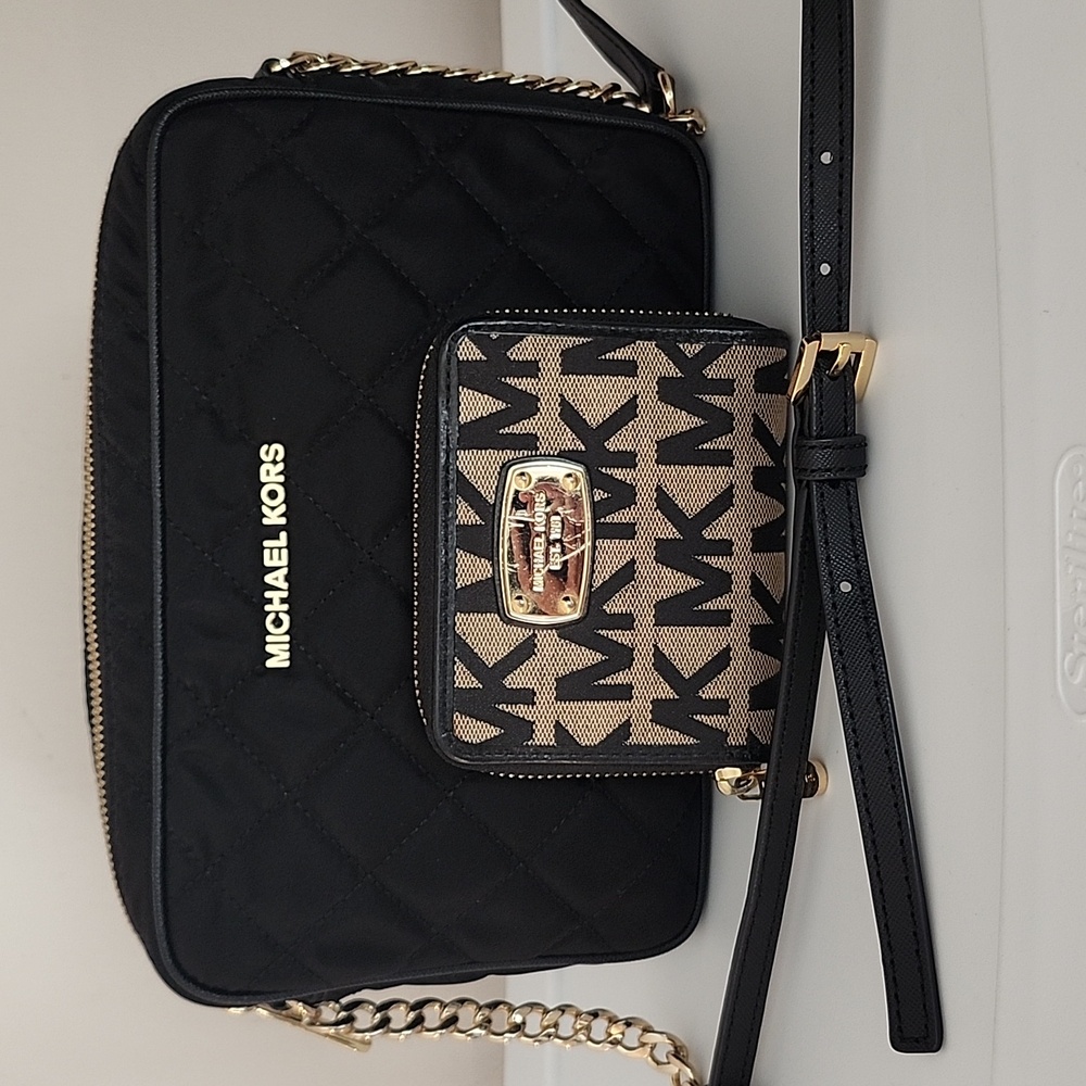 Michael Kors Jet Set Crossbody w/Free MK Wallet